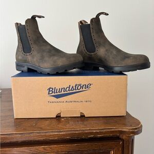 Never worn women’s Blundstones